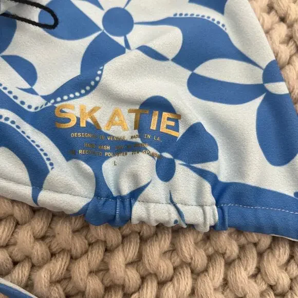 Skatie• ‘Ella’ Bikini Top in CAPE COD Bikinis